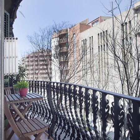 Aparteasy - Authentic Family Apartment Barcelona Bagian luar foto