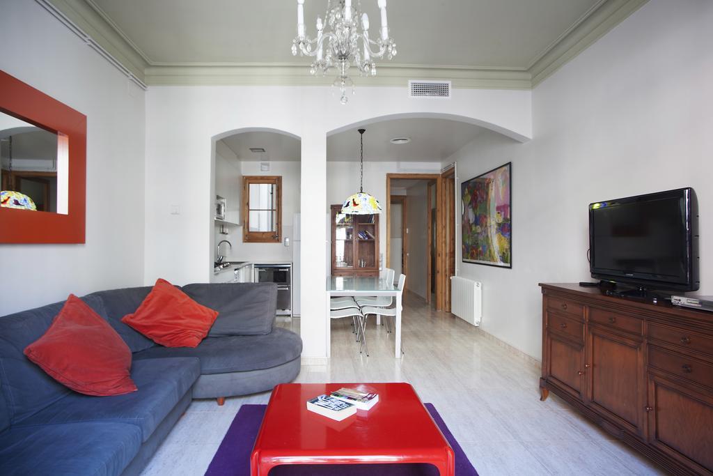 Aparteasy - Authentic Family Apartment Barcelona Bagian luar foto