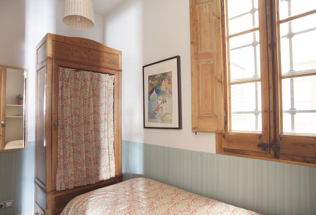 Aparteasy - Authentic Family Apartment Barcelona Bagian luar foto