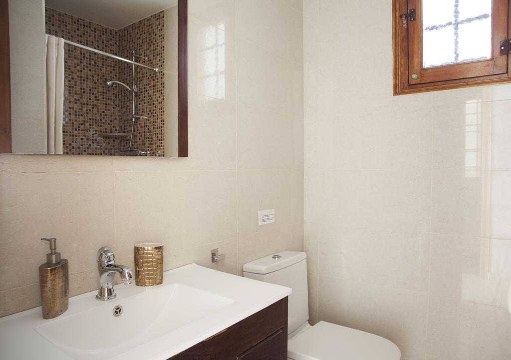 Aparteasy - Authentic Family Apartment Barcelona Bagian luar foto