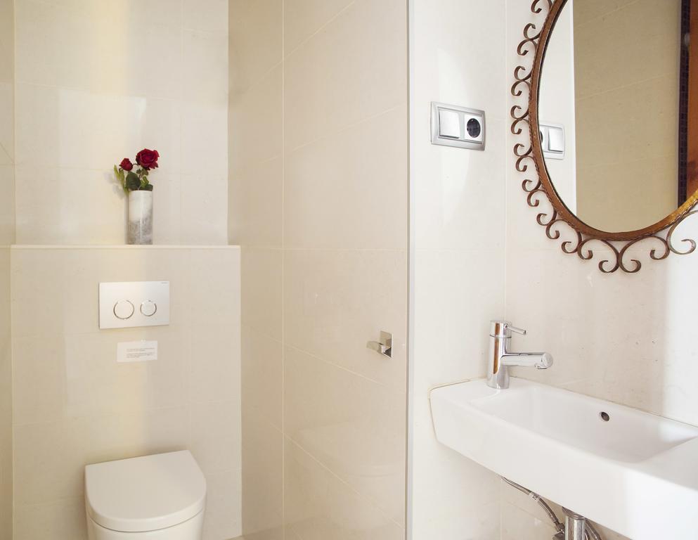 Aparteasy - Authentic Family Apartment Barcelona Bagian luar foto