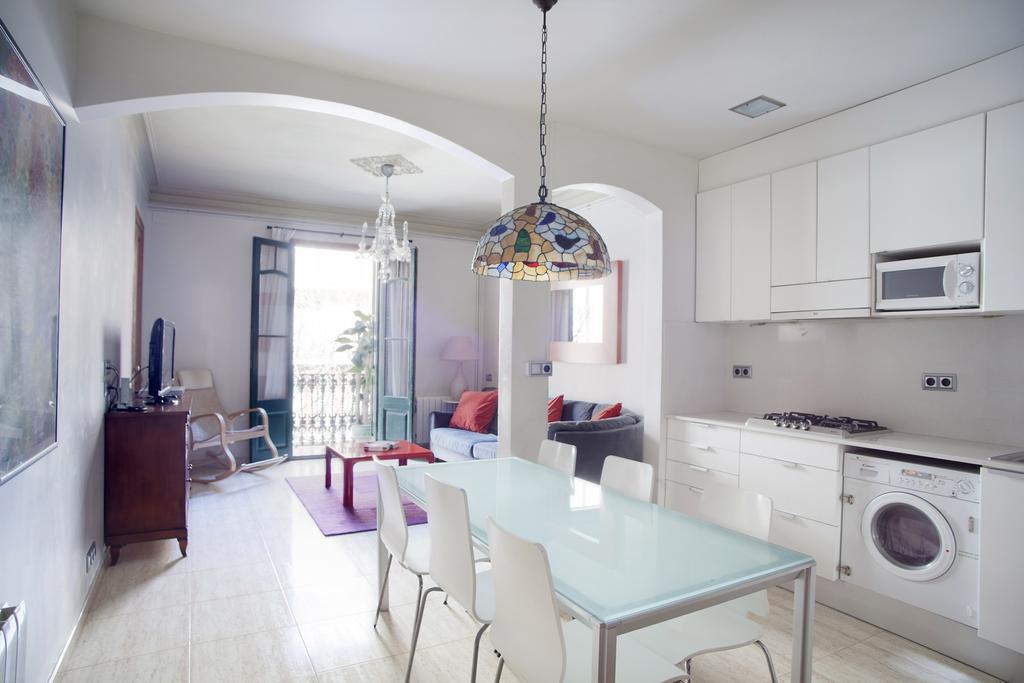 Aparteasy - Authentic Family Apartment Barcelona Bagian luar foto