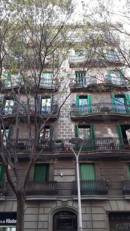 Aparteasy - Authentic Family Apartment Barcelona Bagian luar foto
