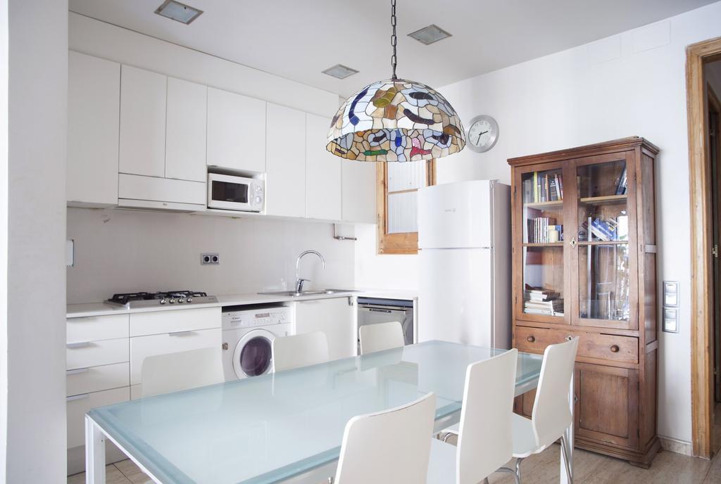 Aparteasy - Authentic Family Apartment Barcelona Bagian luar foto