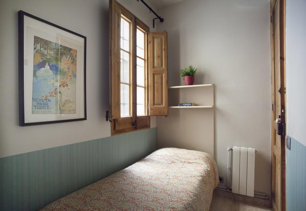 Aparteasy - Authentic Family Apartment Barcelona Bagian luar foto