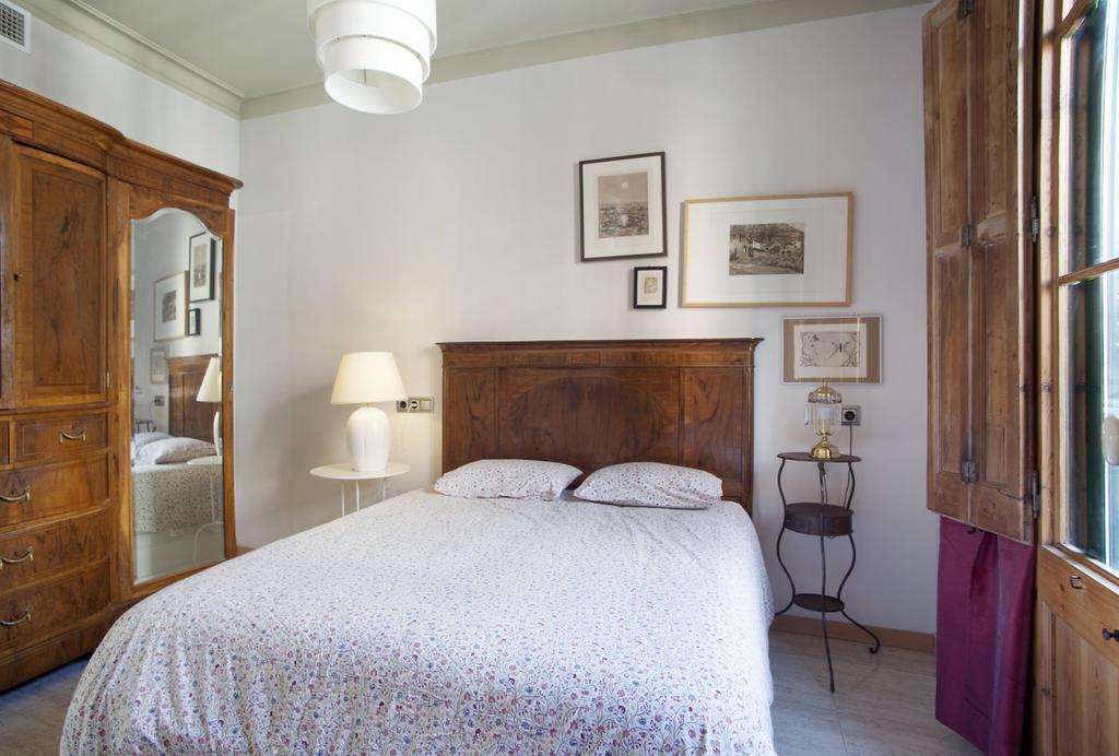 Aparteasy - Authentic Family Apartment Barcelona Bagian luar foto